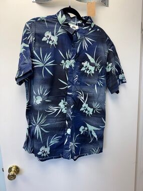 Quiksilver Navy and Mint Floral Short-Sleeve‎ Button-Down Shirt